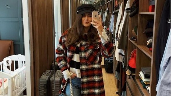ДРАМА НА ПОРОЂАЈУ НОВИНАРКЕ: Доктор Крајиновић ми је говорио да се продајемо за 50 евра, ударио ме ДРАМА НА ПОРОЂАЈУ НОВИНАРКЕ: Доктор Крајиновић ми је говорио да се продајемо за 50 евра, ударио ме