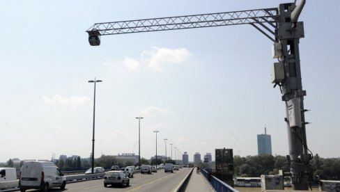 VOZAČI OPREZ - KAMERE I NA ZRENJANINCU: Sistem za automatsku detekciju prekoračenja brzine na još pet lokacija VOZAČI OPREZ - KAMERE I NA ZRENJANINCU: Sistem za automatsku detekciju prekoračenja brzine na još pet lokacija