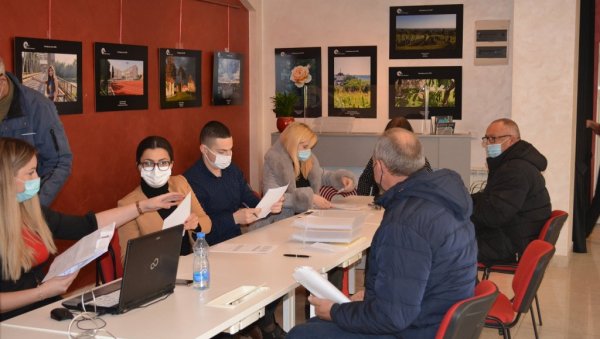 БЕСПЛАТАН ПРЕВОЗ ЗА СВЕ КОЈИ ЖЕЛЕ ДА СЕ ВАКЦИНИШУ: У Општини Рековац олакшавају имунизацију грађанима БЕСПЛАТАН ПРЕВОЗ ЗА СВЕ КОЈИ ЖЕЛЕ ДА СЕ ВАКЦИНИШУ: У Општини Рековац олакшавају имунизацију грађанима