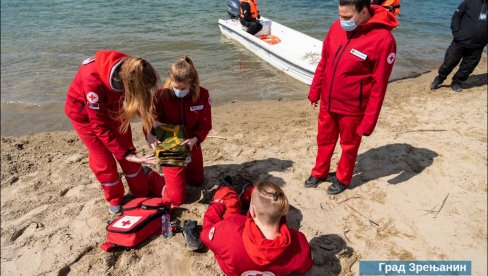 ONI GASE POŽARE, PRUŽAJU PRVU POMOĆ, SPASAVAJU UGROŽENE: Održana vežba pripadnika civilne zaštite Peskara 2021 (FOTO) ONI GASE POŽARE, PRUŽAJU PRVU POMOĆ, SPASAVAJU UGROŽENE: Održana vežba pripadnika civilne zaštite Peskara 2021 (FOTO)