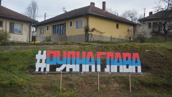 РУДНА ГЛАВА ТИ ЈЕ САДА ЦЕНТАР СВЕТА: Репортер Новости у чувеном рударском селу код Мајданпека, дан после имунизације председника РУДНА ГЛАВА ТИ ЈЕ САДА ЦЕНТАР СВЕТА: Репортер Новости у чувеном рударском селу код Мајданпека, дан после имунизације председника