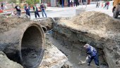 КРОЗ ПОТОК ЋЕ ИЋИ ЦЕВИ: Општина Гроцка планира да затвори фекални канал у Калуђерици КРОЗ ПОТОК ЋЕ ИЋИ ЦЕВИ: Општина Гроцка планира да затвори фекални канал у Калуђерици