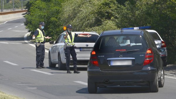 ТРИ ОСОБЕ ТЕШКО, А 32 ЛАКШЕ ПОВРЕЂЕНЕ: За време минулих празника у Јужнобачком округу догодило се 58 саобраћајних несрећа ТРИ ОСОБЕ ТЕШКО, А 32 ЛАКШЕ ПОВРЕЂЕНЕ: За време минулих празника у Јужнобачком округу догодило се 58 саобраћајних несрећа