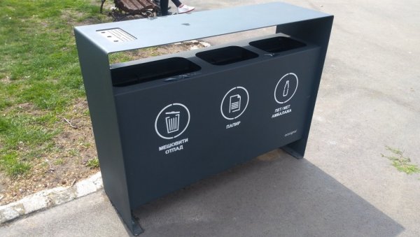 НОВИНА У ЦЕНТРУ ПОЖАРЕВЦА: Модерна ђубријера у градском парку НОВИНА У ЦЕНТРУ ПОЖАРЕВЦА: Модерна ђубријера у градском парку