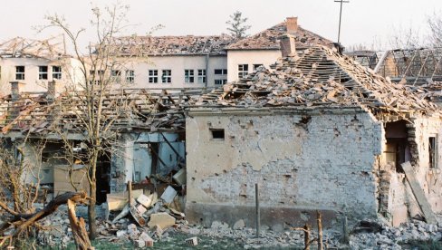ГОДИШЊИЦА АГРЕСИЈЕ: Ћуприја бомбардована пре 22 године (ФОТО) ГОДИШЊИЦА АГРЕСИЈЕ: Ћуприја бомбардована пре 22 године (ФОТО)