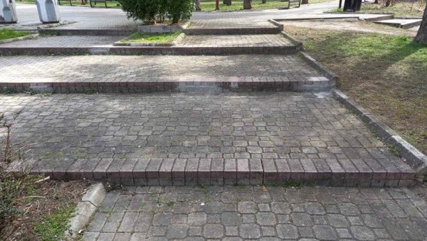 УРЕЂЕЊЕ КОСТОЛЦА: Обновљени радови на санацији дотрајалих пешачких стаза УРЕЂЕЊЕ КОСТОЛЦА: Обновљени радови на санацији дотрајалих пешачких стаза