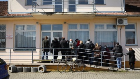 ЈУЖНИ БАНАТ ПОВЕЋАВА ОБУХВАТ ИМУНИЗАЦИЈЕ: Велико интересовање грађана за вакцинацију без заказивања ЈУЖНИ БАНАТ ПОВЕЋАВА ОБУХВАТ ИМУНИЗАЦИЈЕ: Велико интересовање грађана за вакцинацију без заказивања