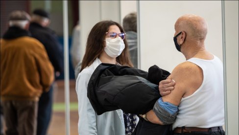 NEVEROVATAN USPEH SRBIJE: Sledeće nedelje trimilionita vakcina, stiže još 100.000 doza Fajzera NEVEROVATAN USPEH SRBIJE: Sledeće nedelje trimilionita vakcina, stiže još 100.000 doza Fajzera