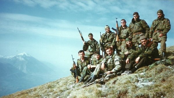 ХЕРОЈСТВО СРПСКИХ СПАРТАНАЦА: Навршава се 25 година од почетка крваве битке на Кошарама, савременог епског боја за одбрану наше границе ХЕРОЈСТВО СРПСКИХ СПАРТАНАЦА: Навршава се 25 година од почетка крваве битке на Кошарама, савременог епског боја за одбрану наше границе