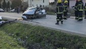СНИМАК СА МЕСТА ТЕШКЕ САОБРАЈКЕ: Хитна помоћ одвози повређене у Шангајској улици (ВИДЕО) СНИМАК СА МЕСТА ТЕШКЕ САОБРАЈКЕ: Хитна помоћ одвози повређене у Шангајској улици (ВИДЕО)