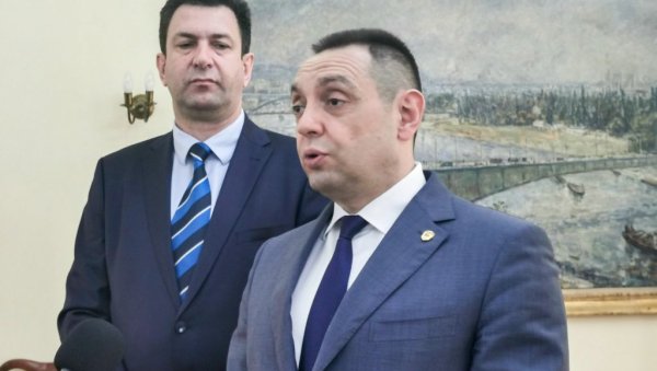 ВУЛИН У ПОСЕТИ ШАПЦУ: Број полицајаца позорника ће бити повећан у наредном периоду ВУЛИН У ПОСЕТИ ШАПЦУ: Број полицајаца позорника ће бити повећан у наредном периоду