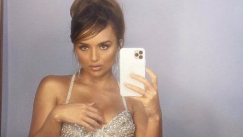 ИНФЛУЕНСЕРКА ЖЕЛЕЛА ДА ОЧАРА ФОТОГРАФИЈОМ: Сада јој се сви смеју - Инстаграм овакве грешке не прашта (ФОТО) ИНФЛУЕНСЕРКА ЖЕЛЕЛА ДА ОЧАРА ФОТОГРАФИЈОМ: Сада јој се сви смеју - Инстаграм овакве грешке не прашта (ФОТО)