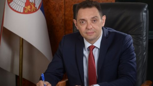 САМО ОН ТО МОЖЕ И СМЕ: Вулин- Тражим од Вучића да својом жртвом још једном спречи признање Косова САМО ОН ТО МОЖЕ И СМЕ: Вулин- Тражим од Вучића да својом жртвом још једном спречи признање Косова