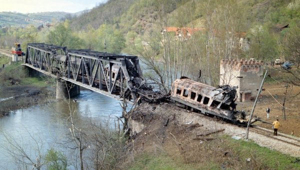 НАТО ПУКОВНИК ПРИЗНАО: Намерно гађани цивилни циљеви да се Србима очита лекција, касетним бомбама уништене две православне цркве НАТО ПУКОВНИК ПРИЗНАО: Намерно гађани цивилни циљеви да се Србима очита лекција, касетним бомбама уништене две православне цркве