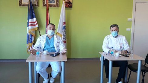 СВИ ХОСПИТАЛИЗОВАНИ НА КИСЕОНИКУ: Тешко стање у ковид болницама у Бијељини, лекари упозоравају - све више младих на респираторима! СВИ ХОСПИТАЛИЗОВАНИ НА КИСЕОНИКУ: Тешко стање у ковид болницама у Бијељини, лекари упозоравају - све више младих на респираторима!