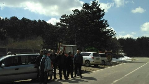 ПОСТИГНУТ ДОГОВОР: Почело одвожење смећа из Сјенице, локална самоуправа обећала да ће депонију санирати наредних шест месеци ПОСТИГНУТ ДОГОВОР: Почело одвожење смећа из Сјенице, локална самоуправа обећала да ће депонију санирати наредних шест месеци