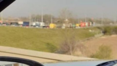 ПРВА СЛИКА ДРАМЕ КОД ОСТРУЖНИЦЕ: Повређен војник, саобраћај на обилазници у застоју (фото) ПРВА СЛИКА ДРАМЕ КОД ОСТРУЖНИЦЕ: Повређен војник, саобраћај на обилазници у застоју (фото)