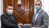 DONACIJA RUSKIH HUMANITARACA: Doniraju solarni kolektor Dečijem dispanzeru DONACIJA RUSKIH HUMANITARACA: Doniraju solarni kolektor Dečijem dispanzeru