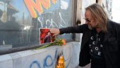 СВЕЋЕ ЗА МИРАН ПОЧИНАК: Краљевчани упутили последњи поздрав легендарном Тозовцу (ФОТО) СВЕЋЕ ЗА МИРАН ПОЧИНАК: Краљевчани упутили последњи поздрав легендарном Тозовцу (ФОТО)