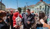 АКЦИЈА ПОСАДИ СВОЈ ХЛАД У ЗРЕЊАНИНУ: Подељено стотину садница белог јасена (ФОТО) АКЦИЈА ПОСАДИ СВОЈ ХЛАД У ЗРЕЊАНИНУ: Подељено стотину садница белог јасена (ФОТО)