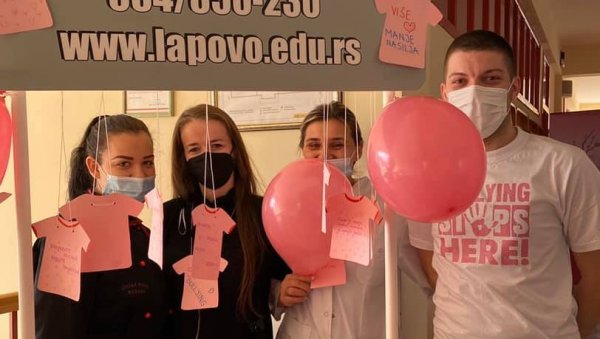ЂАКЕ УЧЕ ДА ОСТАНУ У ЛАПОВУ: Нови образовни профили у средњој школи прилагођени развоју општине ЂАКЕ УЧЕ ДА ОСТАНУ У ЛАПОВУ: Нови образовни профили у средњој школи прилагођени развоју општине