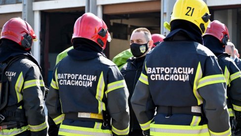 КРАЈ ДРАМЕ У НОВОМ САДУ: Један стан потпуно изгорео, два оштећена КРАЈ ДРАМЕ У НОВОМ САДУ: Један стан потпуно изгорео, два оштећена