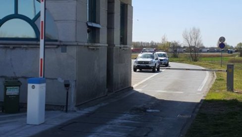 СЕНЗОРИ ВРЕДНИ ЧЕТИРИ МИЛИОНА ДИНАРА: На Хоргошу заплењена вредна електорника СЕНЗОРИ ВРЕДНИ ЧЕТИРИ МИЛИОНА ДИНАРА: На Хоргошу заплењена вредна електорника