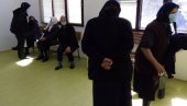 PRIJEPOLJCI POHRLILI DA PRIME CEPIVO: U jednoj smeni vakcinasano skoro 400 građana PRIJEPOLJCI POHRLILI DA PRIME CEPIVO: U jednoj smeni vakcinasano skoro 400 građana