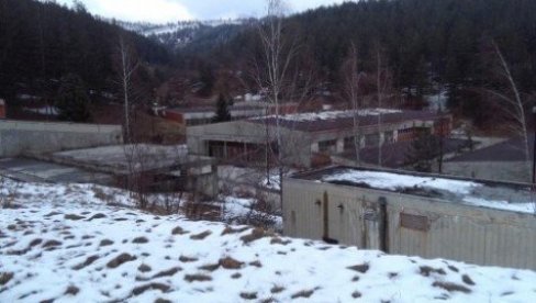 CIJANID I ŽIVA NA DOHVAT SVIMA: Opasne hemikalije neobezbeđene na samo 100 metara od od bazena za gradski vodovod u Pljevljima CIJANID I ŽIVA NA DOHVAT SVIMA: Opasne hemikalije neobezbeđene na samo 100 metara od od bazena za gradski vodovod u Pljevljima