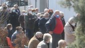 U BANJALUCI REDOVI ZA VAKCINE: Veliko interesovanje građana, naročito najstarijih,  za imunizaciju protiv korone