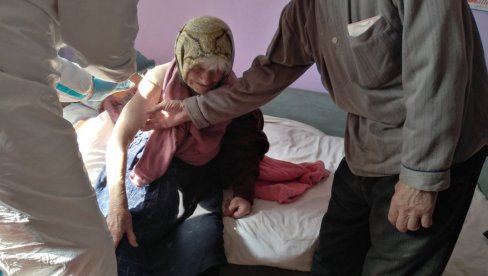 “TROŠI“ DRUGI VEK I ŽELI DA BUDE ZDRAVA: Vakcinisala se Jelisava Tomić (101) iz kuršumlijskog naselja Mikuljana “TROŠI“ DRUGI VEK I ŽELI DA BUDE ZDRAVA: Vakcinisala se Jelisava Tomić (101) iz kuršumlijskog naselja Mikuljana