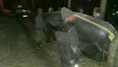 ПОКУШАЛИ ДА ПРОКРИЈУМЧАРЕ ИЛЕГАЛНЕ МИГРАНТЕ: Затражен притвор за двојицу Пакистанаца ПОКУШАЛИ ДА ПРОКРИЈУМЧАРЕ ИЛЕГАЛНЕ МИГРАНТЕ: Затражен притвор за двојицу Пакистанаца