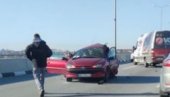 ТЕШКА САОБРАЋАЈКА НА ПУПИНОВОМ МОСТУ: Има теже повређених у смеру ка Земуну ТЕШКА САОБРАЋАЈКА НА ПУПИНОВОМ МОСТУ: Има теже повређених у смеру ка Земуну