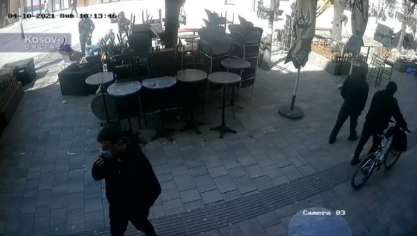 УЖАС У СЕВЕРНОЈ МИТРОВИЦИ: Српски младићи брутално нападнути флашама и уз псовке на албанском (ВИДЕО) УЖАС У СЕВЕРНОЈ МИТРОВИЦИ: Српски младићи брутално нападнути флашама и уз псовке на албанском (ВИДЕО)