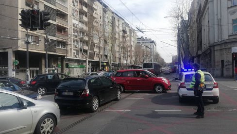 КОЛАПС У ЦЕНТРУ БЕОГРАДА: Погледајте каква је ситуација у осталим деловима престонице (ФОТО/ВИДЕО) КОЛАПС У ЦЕНТРУ БЕОГРАДА: Погледајте каква је ситуација у осталим деловима престонице (ФОТО/ВИДЕО)