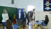СРПСКИ ЛАКШИ ОД МАТЕМАТИКЕ: Ђаци осмог разреда завршили пробу малу матуре (ФОТО) СРПСКИ ЛАКШИ ОД МАТЕМАТИКЕ: Ђаци осмог разреда завршили пробу малу матуре (ФОТО)