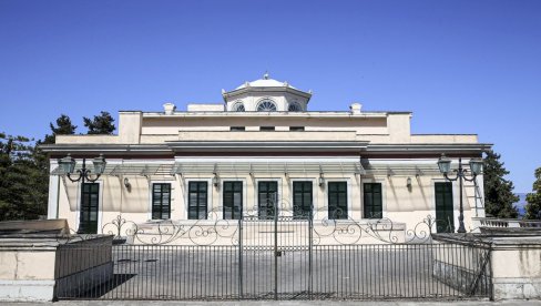 ОВДЕ ЈЕ РОЂЕН ПРИНЦ ФИЛИП: Тужно детињство обележило прогнанство из Грчке када је имао само 18 месеци (ФОТО/ВИДЕО) ОВДЕ ЈЕ РОЂЕН ПРИНЦ ФИЛИП: Тужно детињство обележило прогнанство из Грчке када је имао само 18 месеци (ФОТО/ВИДЕО)