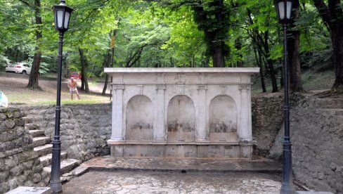 ZA PIĆE SAMO U JAJINCIMA: Analiza kvalteta vode GZZJZ sa javnih česmi sa izvorskom vodom