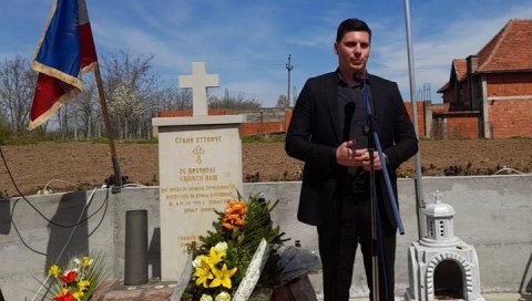 ОСВЕШТАН СПОМЕНИК ВИТЕЗОВИМА КРАЉЕВИНЕ ЈУГОСЛАВИЈЕ: Погледајте како изгледа обележје јунацима Априлског рата у Лапову (ФОТО) ОСВЕШТАН СПОМЕНИК ВИТЕЗОВИМА КРАЉЕВИНЕ ЈУГОСЛАВИЈЕ: Погледајте како изгледа обележје јунацима Априлског рата у Лапову (ФОТО)