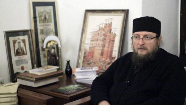 БРНАБИЋ О АЛБАНСКИМ НАПАДИМА НА ДЕЧАНЕ: Сава Јањић мета зато што чува Високе Дечане БРНАБИЋ О АЛБАНСКИМ НАПАДИМА НА ДЕЧАНЕ: Сава Јањић мета зато што чува Високе Дечане