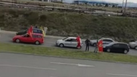 КОМИТЕ УЗ НАТО ЗАСТАВЕ ТРАЖЕ ОСТАВКУ КРИВОКАПИЋА: Почела окупљања Милових штићеника у Подгорици (ВИДЕО) КОМИТЕ УЗ НАТО ЗАСТАВЕ ТРАЖЕ ОСТАВКУ КРИВОКАПИЋА: Почела окупљања Милових штићеника у Подгорици (ВИДЕО)