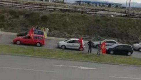 KOMITE UZ NATO ZASTAVE TRAŽE OSTAVKU KRIVOKAPIĆA: Počela okupljanja Milovih štićenika u Podgorici (VIDEO) KOMITE UZ NATO ZASTAVE TRAŽE OSTAVKU KRIVOKAPIĆA: Počela okupljanja Milovih štićenika u Podgorici (VIDEO)