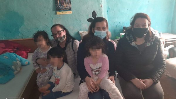 ТОТОВИ КОНАЧНО ИМАЈУ СТРУЈУ: Захваљујући хуманости, радост у породици из Мокрина са петоро мале деце, након четири године ТОТОВИ КОНАЧНО ИМАЈУ СТРУЈУ: Захваљујући хуманости, радост у породици из Мокрина са петоро мале деце, након четири године