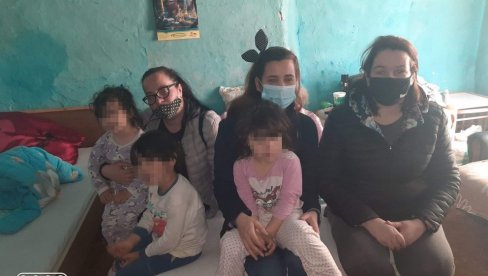 ТОТОВИ КОНАЧНО ИМАЈУ СТРУЈУ: Захваљујући хуманости, радост у породици из Мокрина са петоро мале деце, након четири године ТОТОВИ КОНАЧНО ИМАЈУ СТРУЈУ: Захваљујући хуманости, радост у породици из Мокрина са петоро мале деце, након четири године