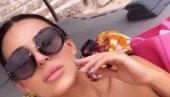 АНАСТАСИЈИН НЕМИРНИ ЈУТАРЊИ ДЕКОЛТЕ: Нова боја косе певачице пала у други план АНАСТАСИЈИН НЕМИРНИ ЈУТАРЊИ ДЕКОЛТЕ: Нова боја косе певачице пала у други план