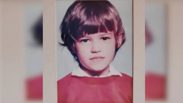 ДА ЛИ ЈЕ ПРЕПОЗНАЈЕТЕ? Од дечачког изгледа до најлепше жене у Србији (ФОТО) ДА ЛИ ЈЕ ПРЕПОЗНАЈЕТЕ? Од дечачког изгледа до најлепше жене у Србији (ФОТО)