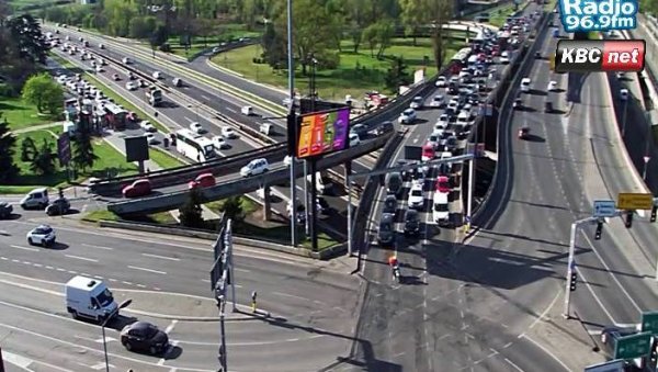 САОБРАЋАЈ У БЕОГРАДУ: Погледајте како изгледају улице престонице првог радног дана (ФОТО) САОБРАЋАЈ У БЕОГРАДУ: Погледајте како изгледају улице престонице првог радног дана (ФОТО)