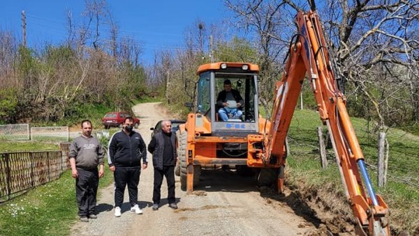 УРЕЂЕЊЕ АТАРСКИХ ПУТЕВА У РАТКОВИЋУ: Планирано и ископавање јаркова УРЕЂЕЊЕ АТАРСКИХ ПУТЕВА У РАТКОВИЋУ: Планирано и ископавање јаркова