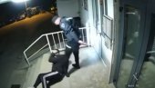 СУСПЕНДОВАНИ ПОЛИЦАЈЦИ КОЈИ СУ ПРЕТУКЛИ МОСТАРЦА: Младић примњен у болницу (ВИДЕО) СУСПЕНДОВАНИ ПОЛИЦАЈЦИ КОЈИ СУ ПРЕТУКЛИ МОСТАРЦА: Младић примњен у болницу (ВИДЕО)