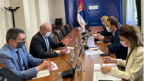MALI POSLE SASTANKA SA FRANCUSKIM AMBASADOROM: Radovi na Makiškom polju će početi krajem godine MALI POSLE SASTANKA SA FRANCUSKIM AMBASADOROM: Radovi na Makiškom polju će početi krajem godine